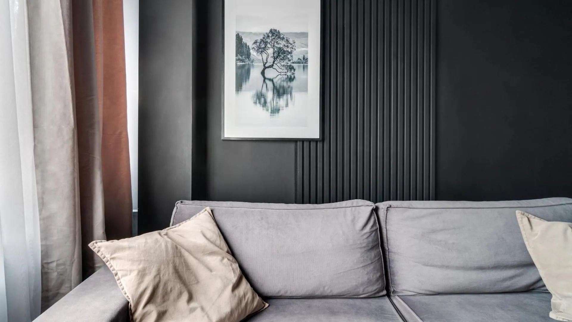 Blacknight Apartment - Self Check-In 24H Wroclaw Poland